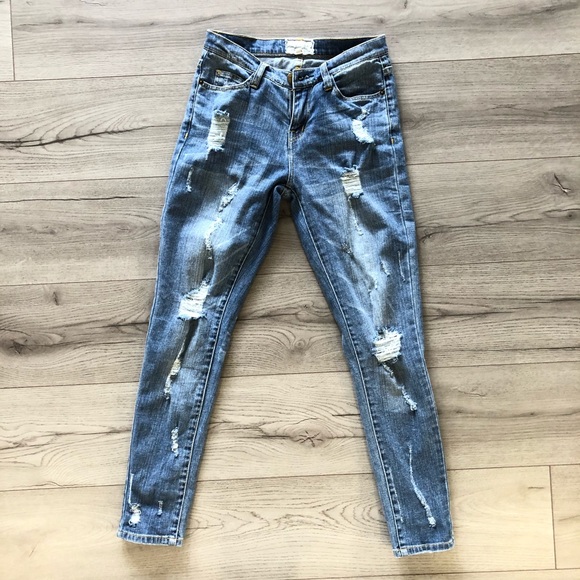 Current/Elliot Aritzia Distressed Jeans| s 26 - Picture 4 of 7